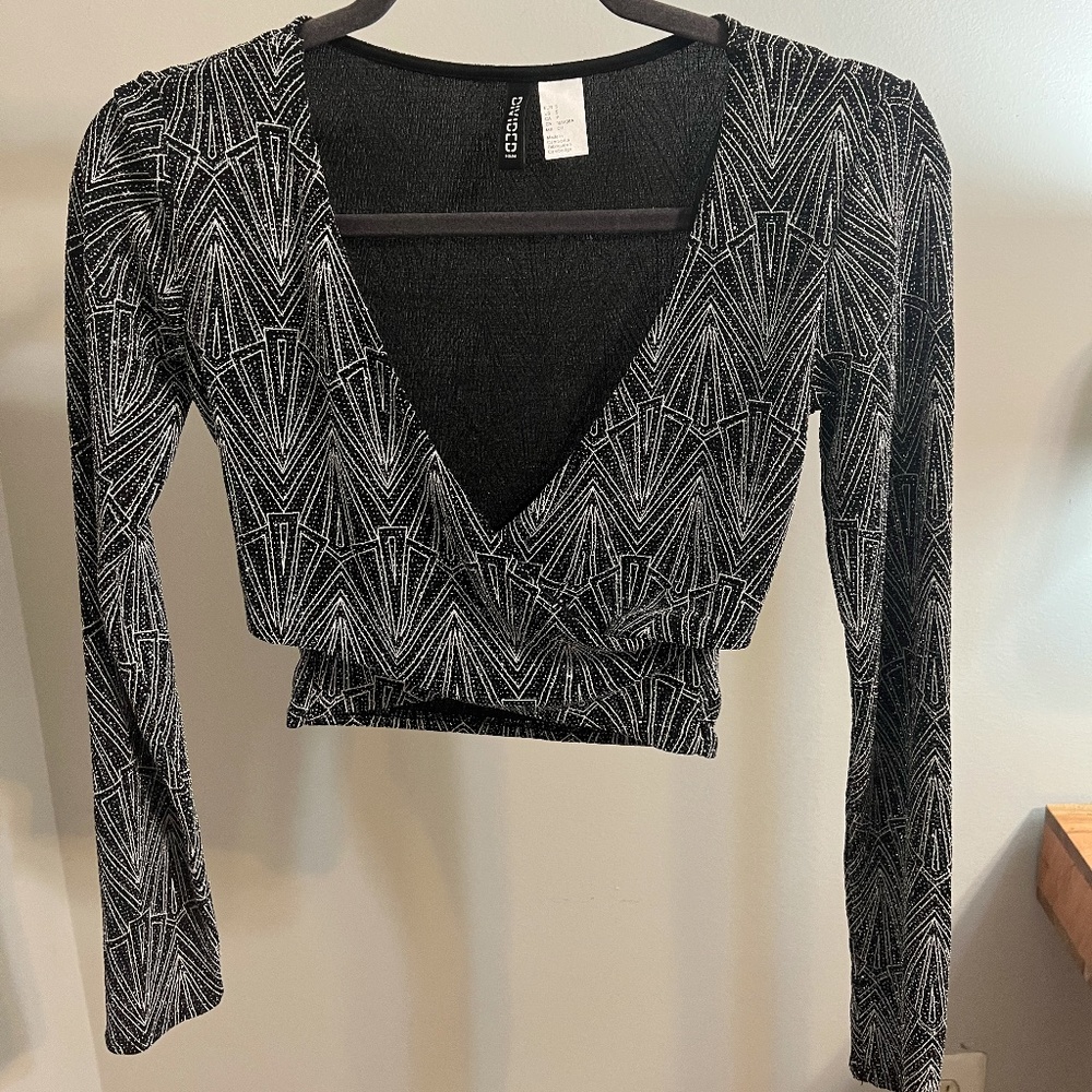 Brand-new black and silver shimmer H&M long sleeve crop top